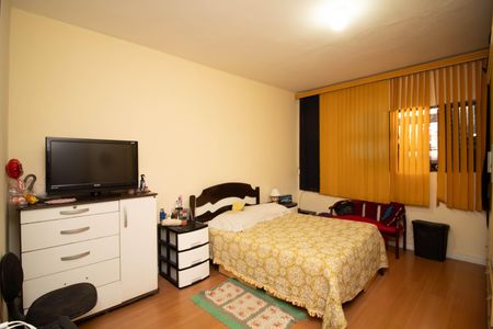 Casa à venda com 250m², 1 quarto e 3 vagas Casa à venda com 250m², 1 quarto e 3 vagasQuarto