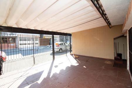 Casa à venda com 250m², 1 quarto e 3 vagas Casa à venda com 250m², 1 quarto e 3 vagasGaragem