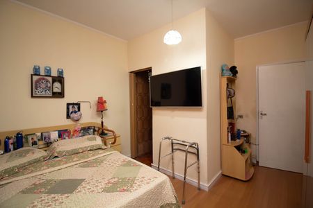 Casa à venda com 250m², 1 quarto e 3 vagas Casa à venda com 250m², 1 quarto e 3 vagasSuíte