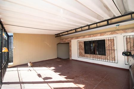 Casa à venda com 250m², 1 quarto e 3 vagas Casa à venda com 250m², 1 quarto e 3 vagasGaragem
