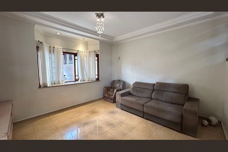 Casa à venda com 150m², 3 quartos e 3 vagas Casa à venda com 150m², 3 quartos e 3 vagasSala