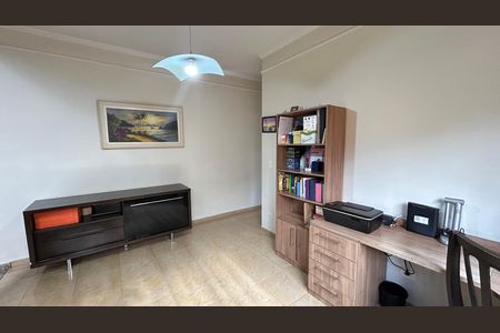 Casa à venda com 150m², 3 quartos e 3 vagas Casa à venda com 150m², 3 quartos e 3 vagasEscritório