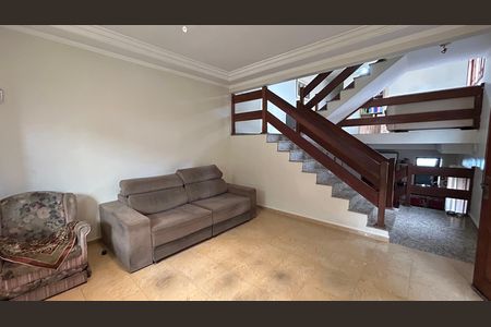 Casa à venda com 150m², 3 quartos e 3 vagas Casa à venda com 150m², 3 quartos e 3 vagasSala