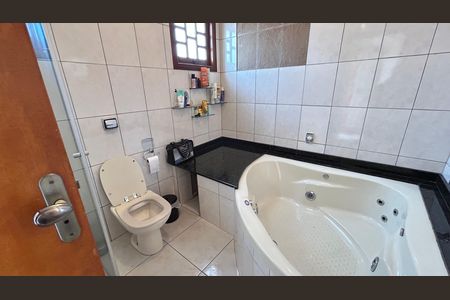 Casa à venda com 150m², 3 quartos e 3 vagas Casa à venda com 150m², 3 quartos e 3 vagasBanheiro 2