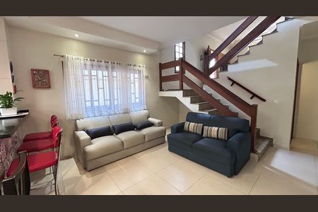 Casa à venda com 150m², 3 quartos e 3 vagas Casa à venda com 150m², 3 quartos e 3 vagasSala