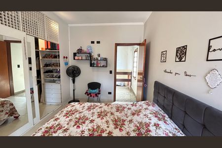 Casa à venda com 150m², 3 quartos e 3 vagas Casa à venda com 150m², 3 quartos e 3 vagasQuarto 2