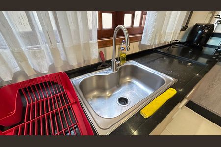 Casa à venda com 150m², 3 quartos e 3 vagas Casa à venda com 150m², 3 quartos e 3 vagasCozinha