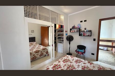 Casa à venda com 150m², 3 quartos e 3 vagas Casa à venda com 150m², 3 quartos e 3 vagasQuarto 2