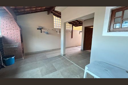 Casa à venda com 150m², 3 quartos e 3 vagas Casa à venda com 150m², 3 quartos e 3 vagasQuintal