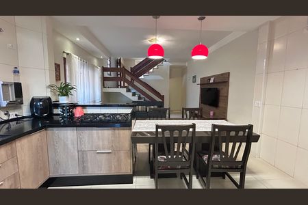 Casa à venda com 150m², 3 quartos e 3 vagas Casa à venda com 150m², 3 quartos e 3 vagasCozinha