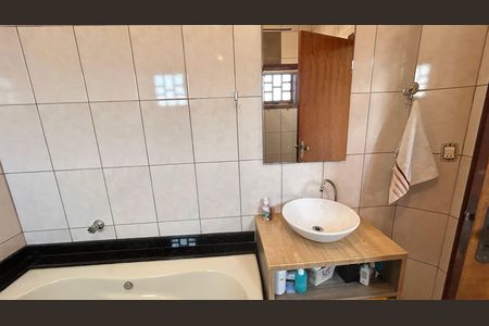 Casa à venda com 150m², 3 quartos e 3 vagas Casa à venda com 150m², 3 quartos e 3 vagasBanheiro 2