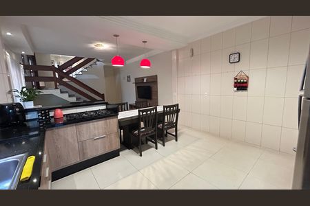 Casa à venda com 150m², 3 quartos e 3 vagas Casa à venda com 150m², 3 quartos e 3 vagasCozinha