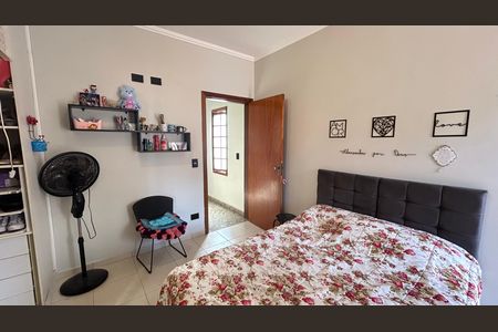 Casa à venda com 150m², 3 quartos e 3 vagas Casa à venda com 150m², 3 quartos e 3 vagasQuarto 2