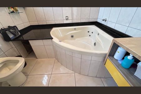 Casa à venda com 150m², 3 quartos e 3 vagas Casa à venda com 150m², 3 quartos e 3 vagasBanheiro 2