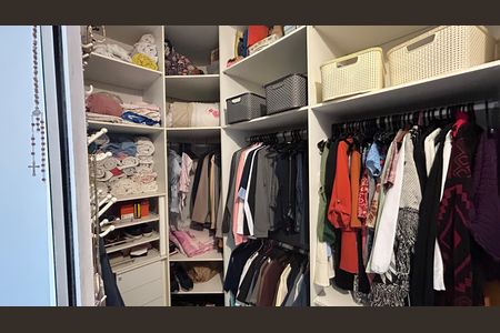 Casa à venda com 150m², 3 quartos e 3 vagas Casa à venda com 150m², 3 quartos e 3 vagasCloset