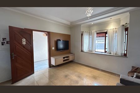 Casa à venda com 150m², 3 quartos e 3 vagas Casa à venda com 150m², 3 quartos e 3 vagasSala