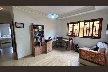 Casa à venda com 150m², 3 quartos e 3 vagas Casa à venda com 150m², 3 quartos e 3 vagasEscritório