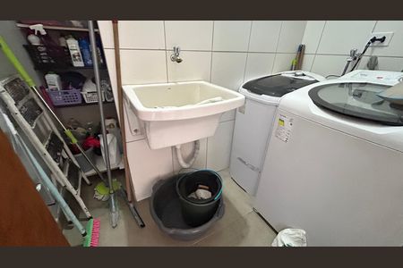 Casa à venda com 150m², 3 quartos e 3 vagas Casa à venda com 150m², 3 quartos e 3 vagasÁrea de Serviço