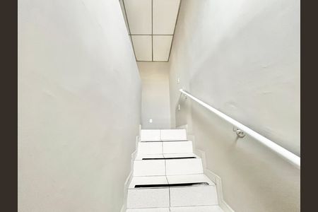Casa para alugar com 55m², 1 quarto e sem vaga Casa para alugar com 55m², 1 quarto e sem vagaEscada