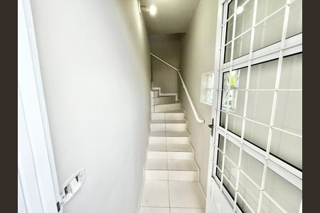 Casa para alugar com 55m², 1 quarto e sem vaga Casa para alugar com 55m², 1 quarto e sem vagaEscada