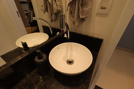 Apartamento à venda com 61m², 2 quartos e 1 vagaBanheiro da Suíte - Pia