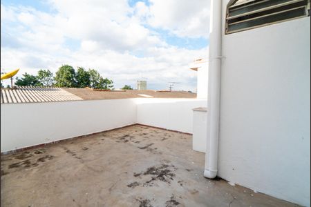 Casa à venda com 169m², 4 quartos e 2 vagas Casa à venda com 169m², 4 quartos e 2 vagasVaranda