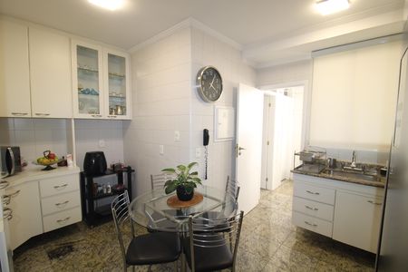 Apartamento à venda com 125m², 3 quartos e 2 vagasCozinha