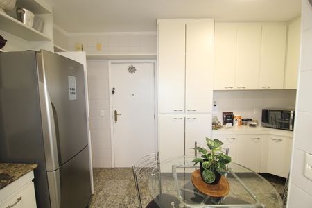 Apartamento à venda com 125m², 3 quartos e 2 vagasCozinha
