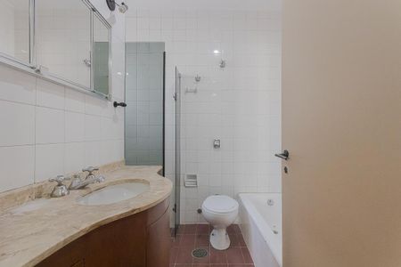 Apartamento à venda com 187m², 2 quartos e 2 vagasBanheiro da Suíte