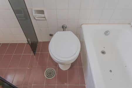 Apartamento à venda com 187m², 2 quartos e 2 vagasBanheiro da Suíte