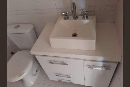 Banheiro de apartamento para alugar com 1 quarto, 41m² em Água Branca, São Paulo