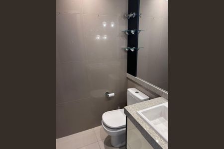 Banheiro de apartamento para alugar com 2 quartos, 77m² em Petrópolis, Porto Alegre
