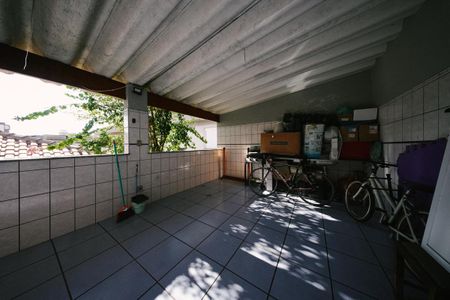 Casa à venda com 400m², 6 quartos e 4 vagas Casa à venda com 400m², 6 quartos e 4 vagasVaranda
