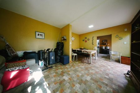 Casa à venda com 400m², 6 quartos e 4 vagas Casa à venda com 400m², 6 quartos e 4 vagasEspaço Gourmet