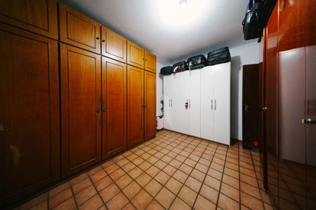 Casa à venda com 400m², 6 quartos e 4 vagas Casa à venda com 400m², 6 quartos e 4 vagasQuarto 3