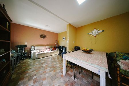 Casa à venda com 400m², 6 quartos e 4 vagas Casa à venda com 400m², 6 quartos e 4 vagasEspaço Gourmet