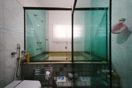 Casa à venda com 400m², 6 quartos e 4 vagas Casa à venda com 400m², 6 quartos e 4 vagasBanheiro da Suíte