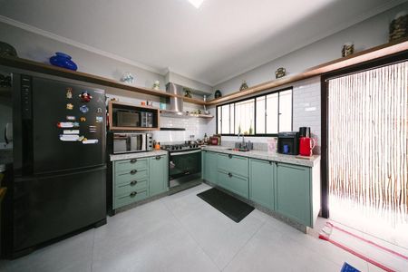 Casa à venda com 400m², 6 quartos e 4 vagas Casa à venda com 400m², 6 quartos e 4 vagasCozinha