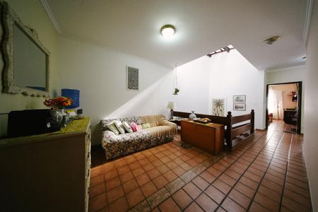Casa à venda com 400m², 6 quartos e 4 vagas Casa à venda com 400m², 6 quartos e 4 vagasCorredor