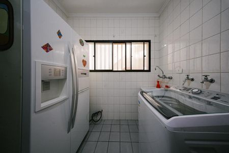 Casa à venda com 400m², 6 quartos e 4 vagas Casa à venda com 400m², 6 quartos e 4 vagasÁrea de Serviço