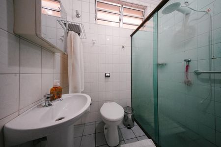 Casa à venda com 400m², 6 quartos e 4 vagas Casa à venda com 400m², 6 quartos e 4 vagasBanheiro de Serviço 1