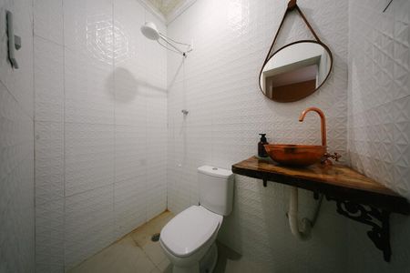 Casa à venda com 400m², 6 quartos e 4 vagas Casa à venda com 400m², 6 quartos e 4 vagasBanheiro de Serviço 2