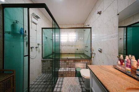 Casa à venda com 400m², 6 quartos e 4 vagas Casa à venda com 400m², 6 quartos e 4 vagasBanheiro social