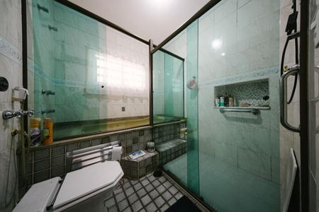 Casa à venda com 400m², 6 quartos e 4 vagas Casa à venda com 400m², 6 quartos e 4 vagasBanheiro da Suíte