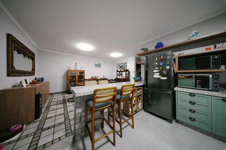 Casa à venda com 400m², 6 quartos e 4 vagas Casa à venda com 400m², 6 quartos e 4 vagasCozinha