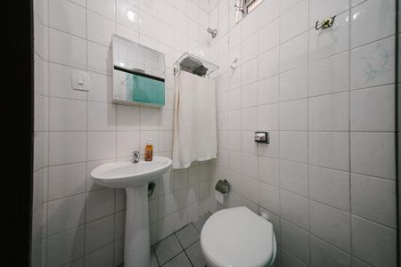 Casa à venda com 400m², 6 quartos e 4 vagas Casa à venda com 400m², 6 quartos e 4 vagasBanheiro de Serviço 1