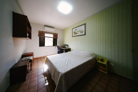 Casa à venda com 400m², 6 quartos e 4 vagas Casa à venda com 400m², 6 quartos e 4 vagasQuarto 2