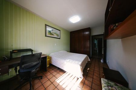 Casa à venda com 400m², 6 quartos e 4 vagas Casa à venda com 400m², 6 quartos e 4 vagasQuarto 2