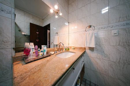 Casa à venda com 400m², 6 quartos e 4 vagas Casa à venda com 400m², 6 quartos e 4 vagasBanheiro social