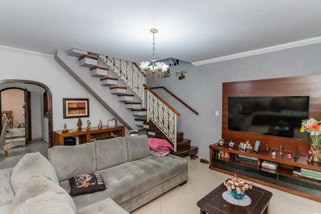 Sala de casa para alugar com 3 quartos, 200m² em Vila Serralheiro, São Paulo